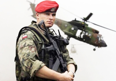 У Польщі рекордна кількість добровольців записується на військові навчання через загрозу з боку росії – Reuters