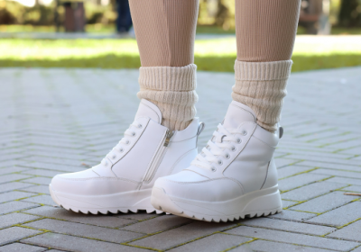 Вічна класика: переваги та догляд за жіночими шкіряними кросівками