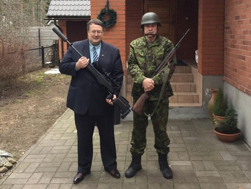 Если сопоставить численность населения Украины и Эстонии, то у нас должно было 800 тысяч вооруженных членов Союза Обороны Украины