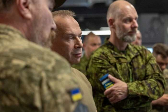 FT: Зеленський може замінити Сирського 

