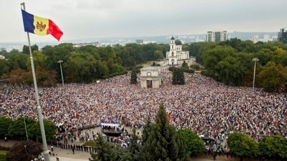 Протесты в Молдове: в Европу дорогой Украины