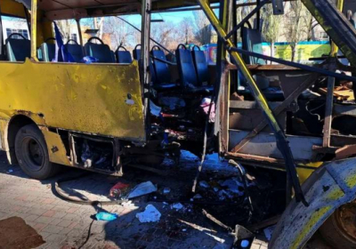 росіяни атакували автобус із людьми у Нікополі, а по житловій забудові Херсона безперервно били впродовж пів години (оновлено)