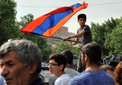 Протест в Армении раскололся из-за политических амбиций некоторых его лидеров, - журналист Сергей Чаманян