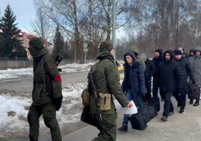 Білоруси скаржаться на масове отримання повісток із вимогою термінової явки